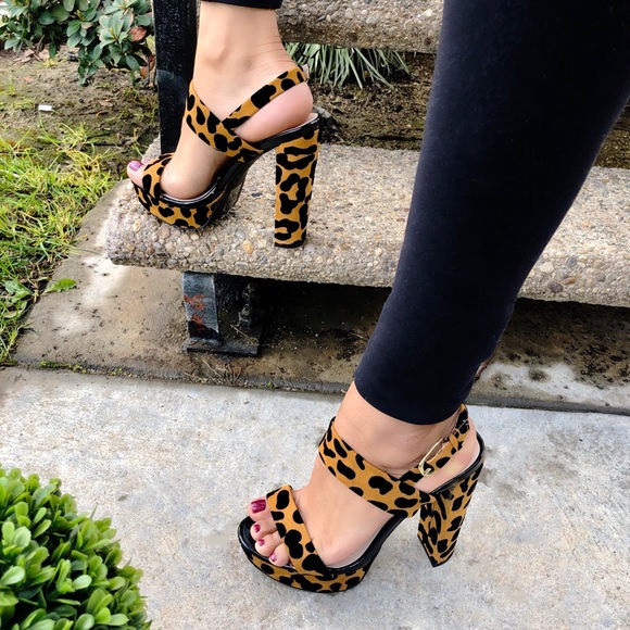 Leopard print faux suede heels - Picture 2 of 7